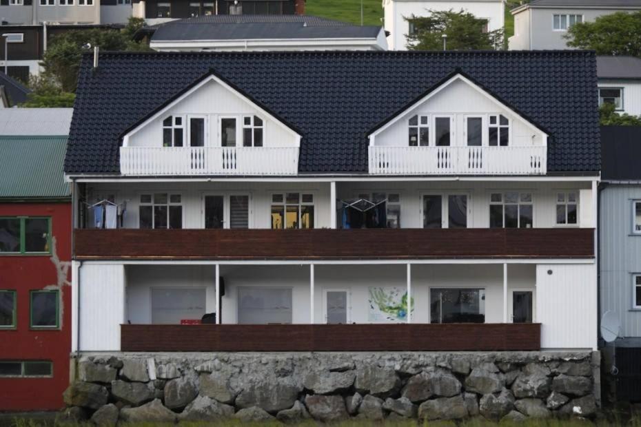 Spacious City Center Home By The Sea Klaksvík Екстериор снимка