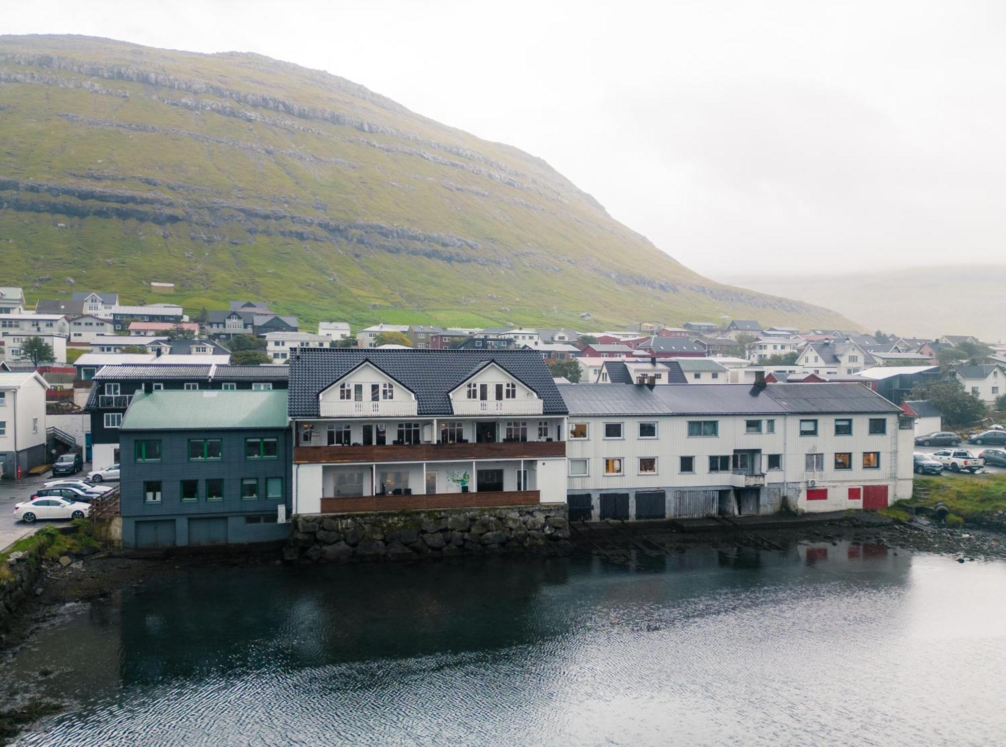 Spacious City Center Home By The Sea Klaksvík Екстериор снимка